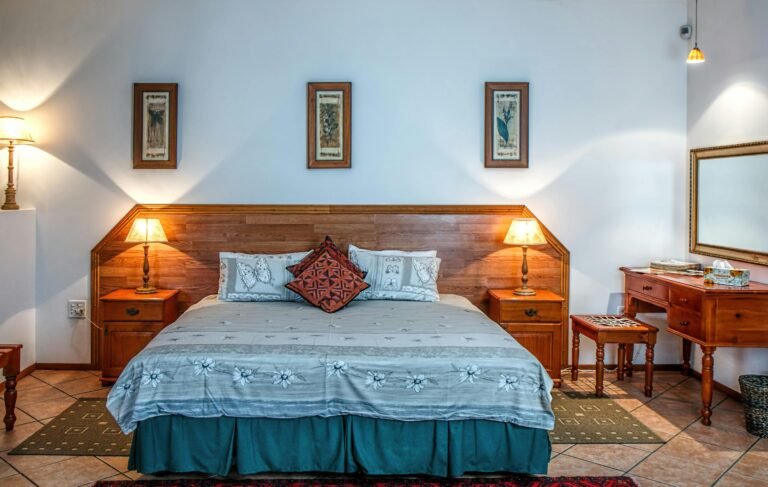 Murphy Bed Desk Combo: 5 Amazing Ways to Maximize Space 17 pexels pixabay 279746 The House Inside